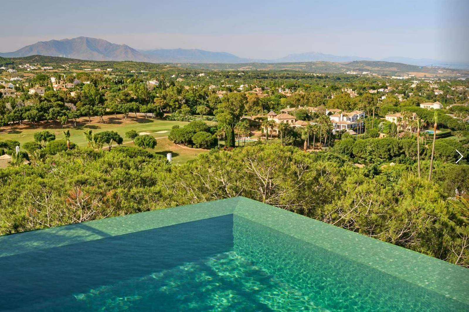 Así es Villa Grazalema, la casa de Sotogrande premiada por la Junta