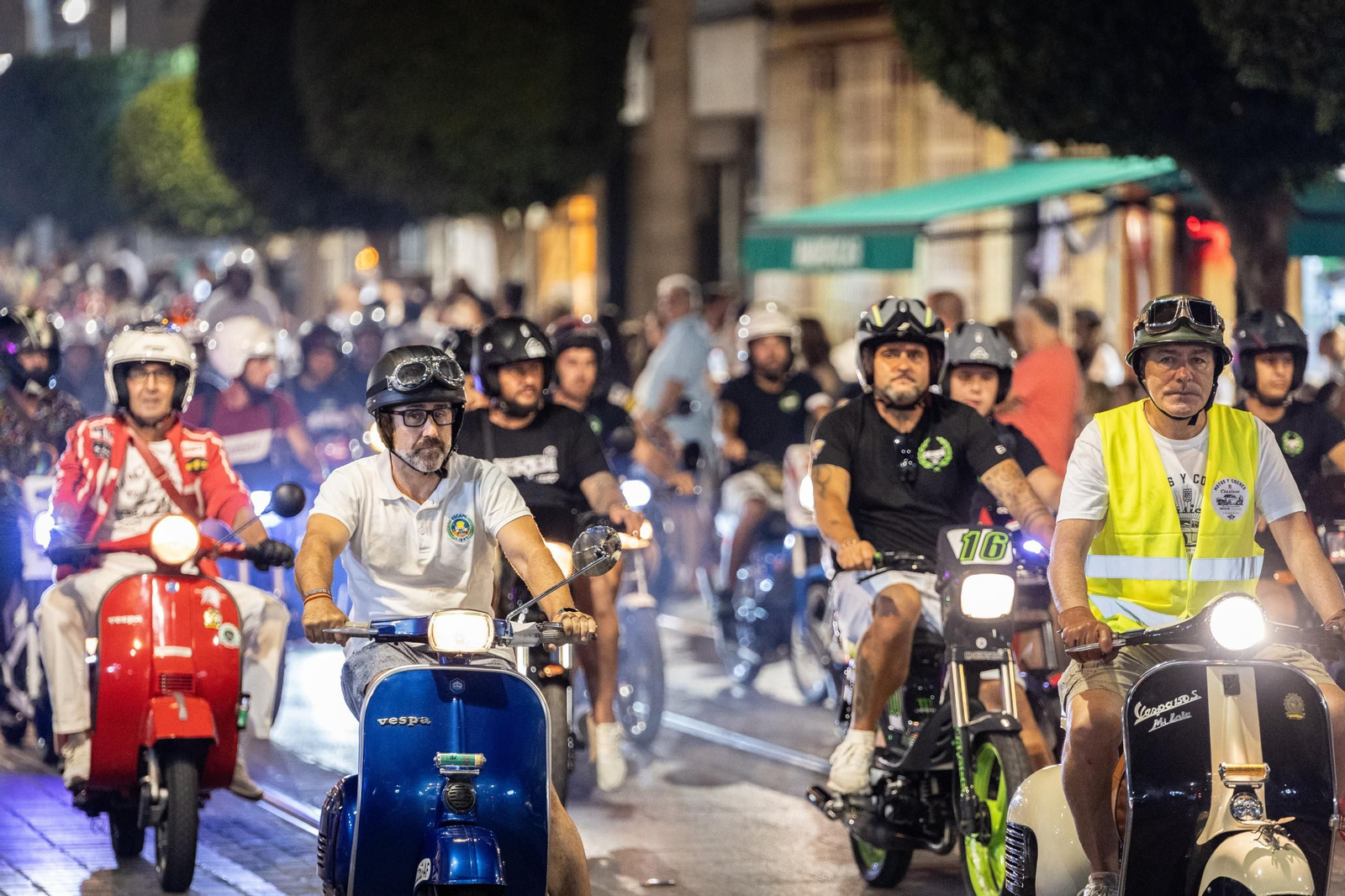 La concentración de vehículos clásicos, entre las citas más exitosas de la velada.