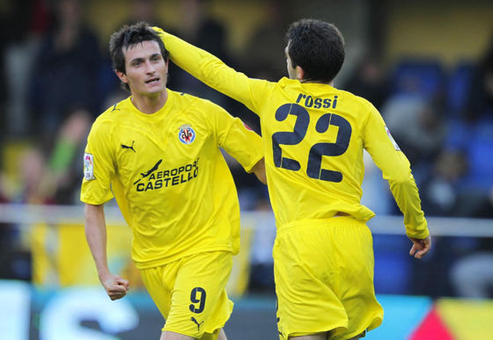 Rossi felicita a Llorente tras su gol. / AFP Photo
