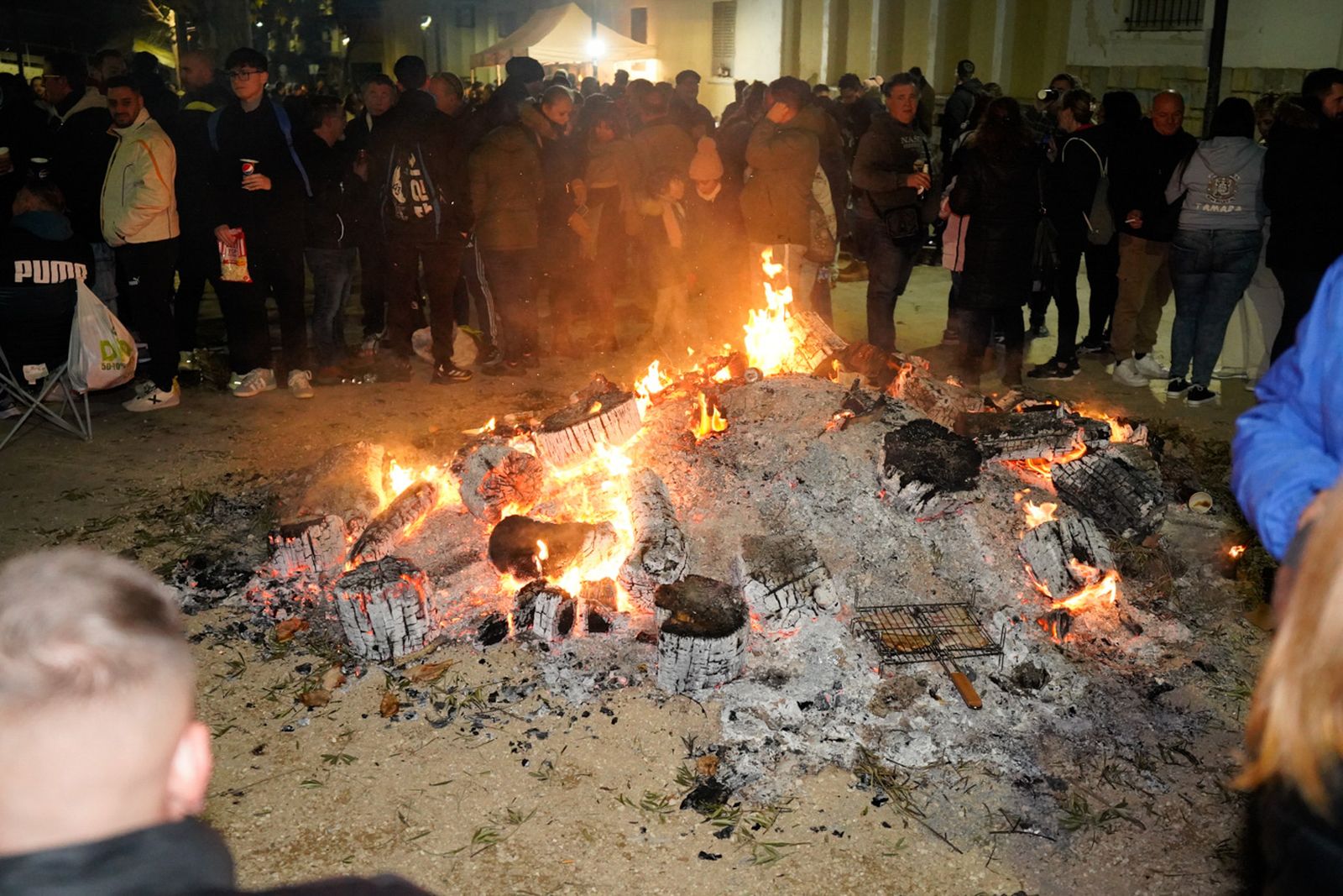 Jaén brilla y disfruta al fuego de las lumbres de San Antón