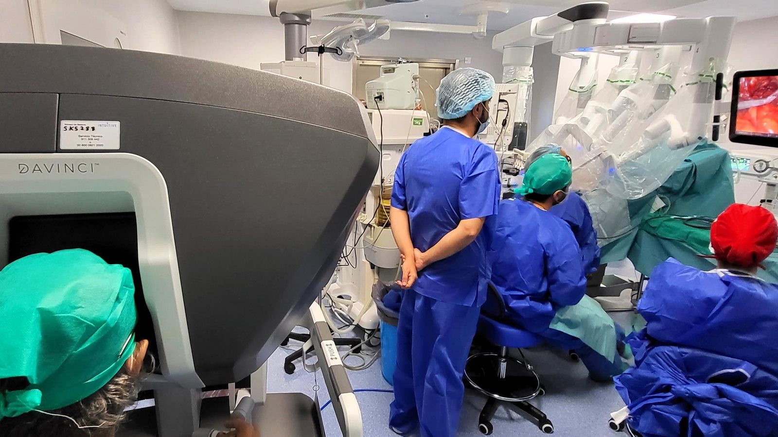Empleo del robot Da Vinci en una intervención quirúrgica en el hospital Juan Ramón Jiménez.