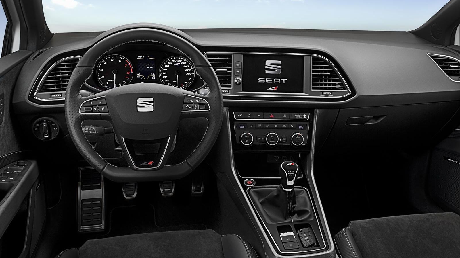 Dentro llama la atención la nueva pantalla digital con 8 pulgadas de diámetro.