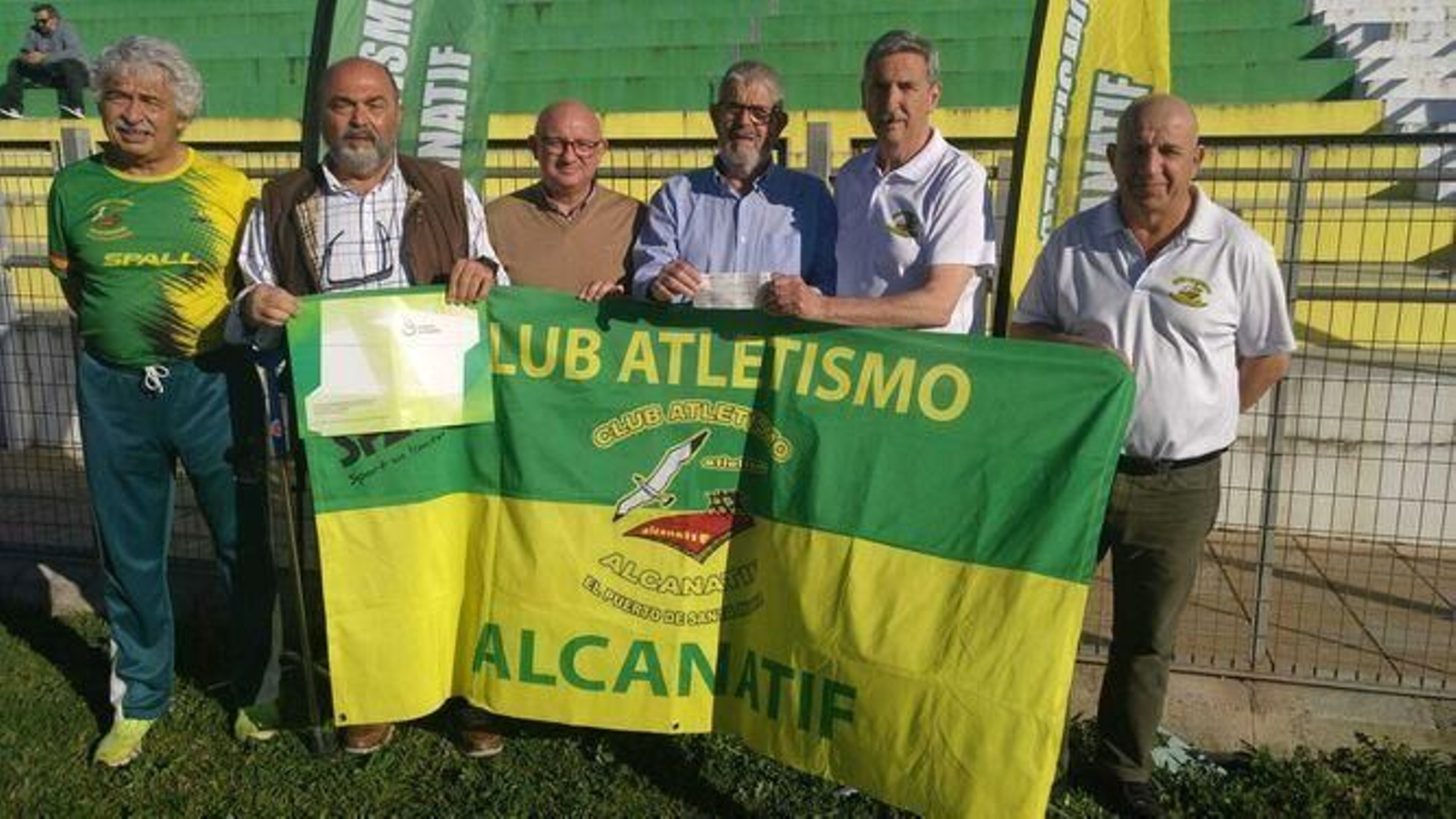 La Gaviota recibió la recaudación de la carrera durante un acto con el Club de Atletismo Alcanatif y la Concejalía de Deportes. La Gaviota recibió la recaudación de la carrera durante un acto con el Club de Atletismo Alcanatif y la Concejalía de Deportes.