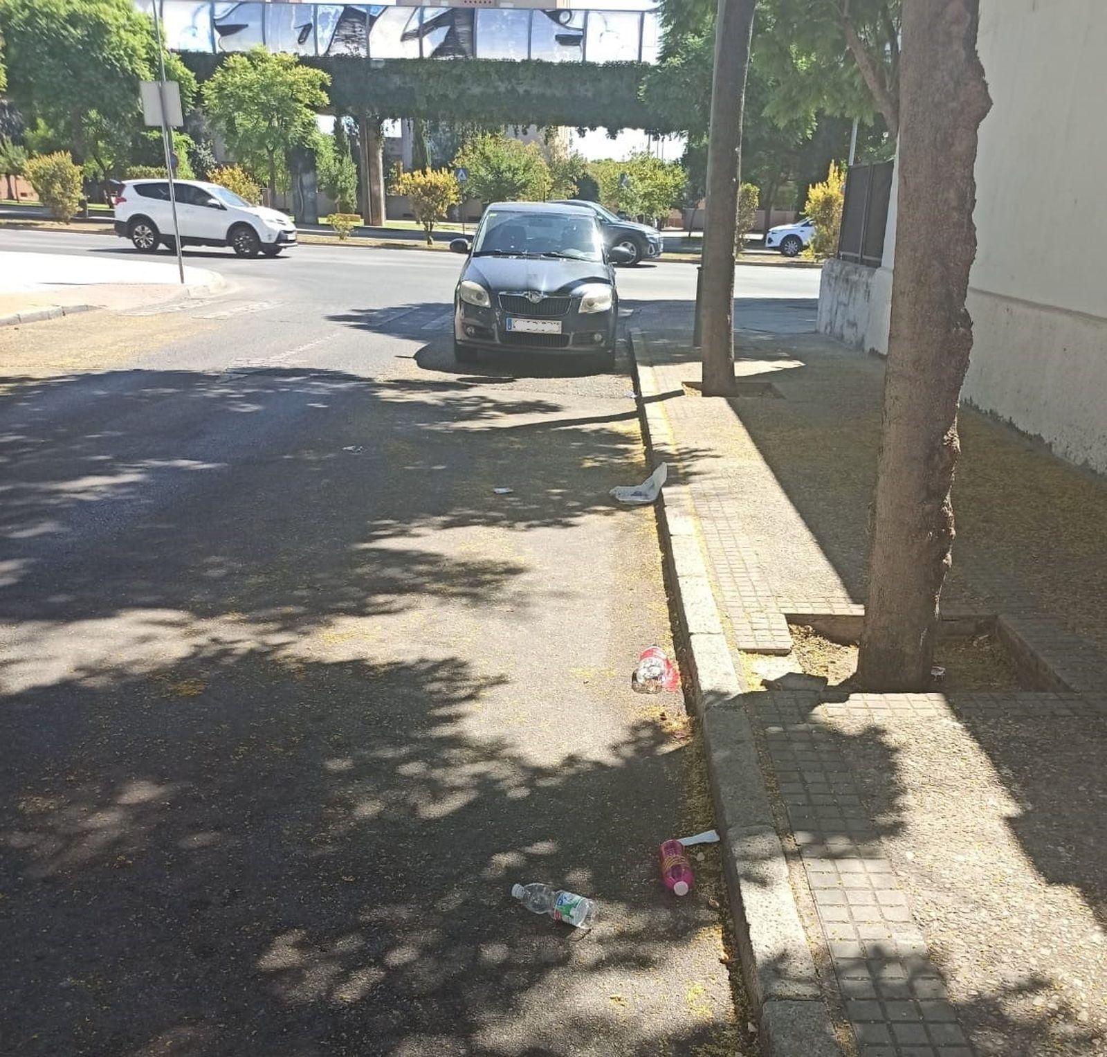 Nuevas quejas de la Barriada España por los botellones