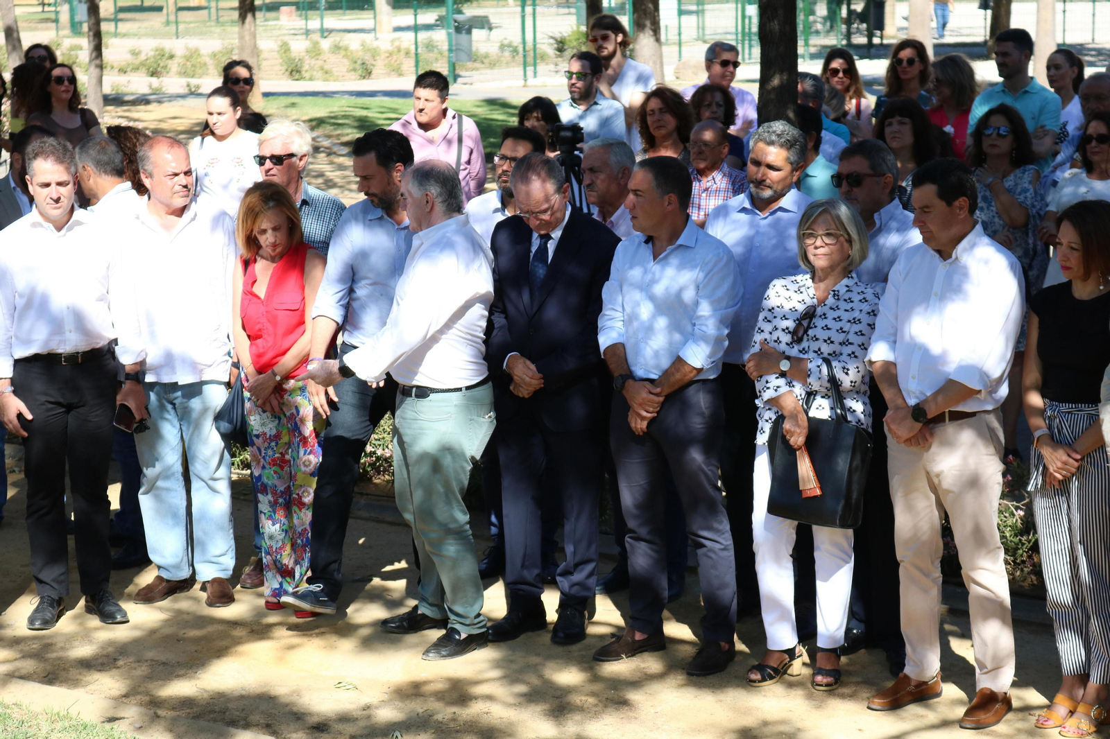 Francisco de la Torre junto a otros miembros del PP durante el acto en homenaje a José María Martín Carpena.