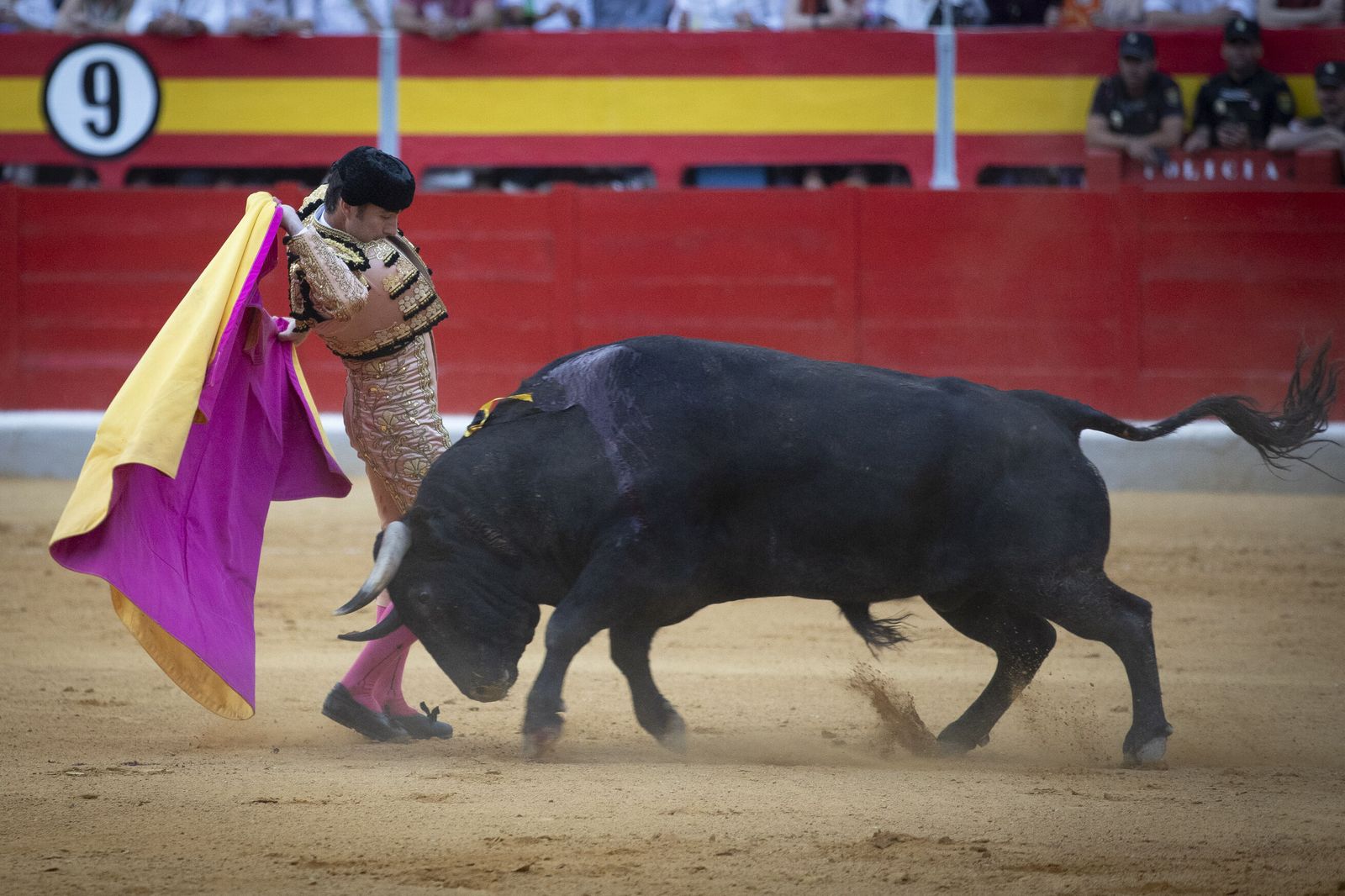 El Fandi vuelve a deleitar ante su afición