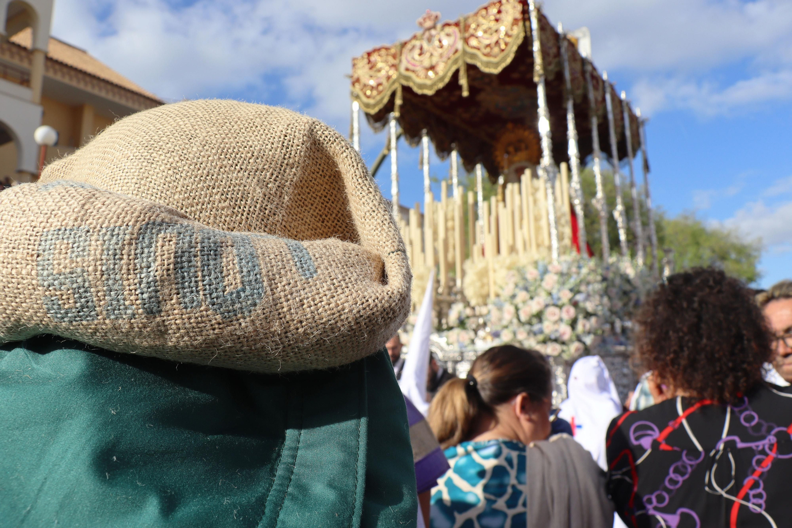 Las mejores imágenes del lunes Santo en Huelva: Hermandad del Cautivo