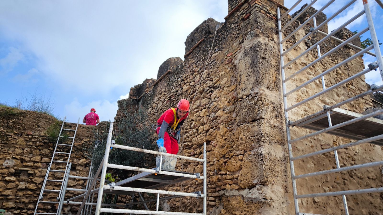 Imagen de las obras de consolidación en el Castillo.