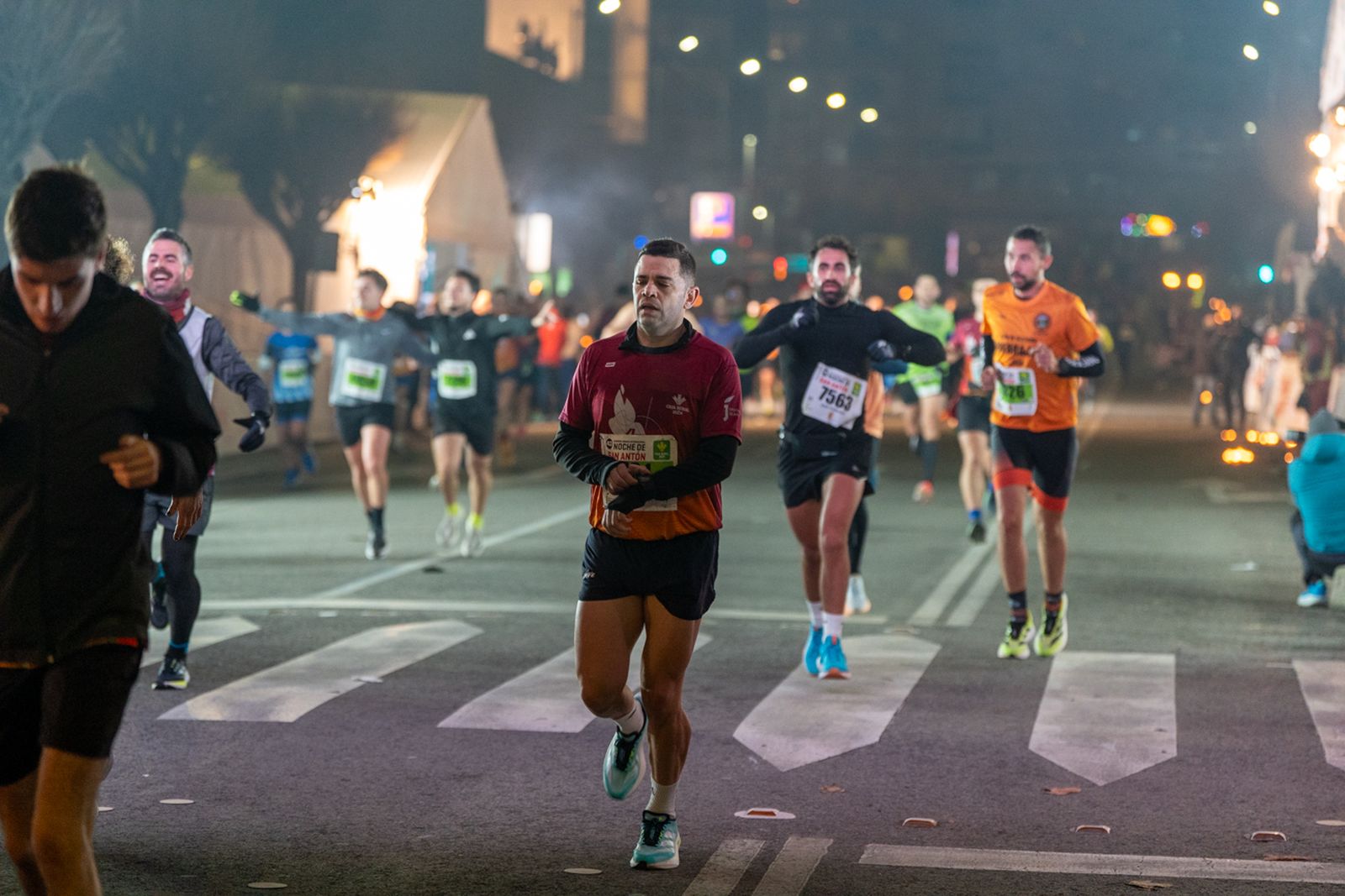 En imágenes: búscate en tu llegada a meta de la Carrera de San Antón 2026 (6)