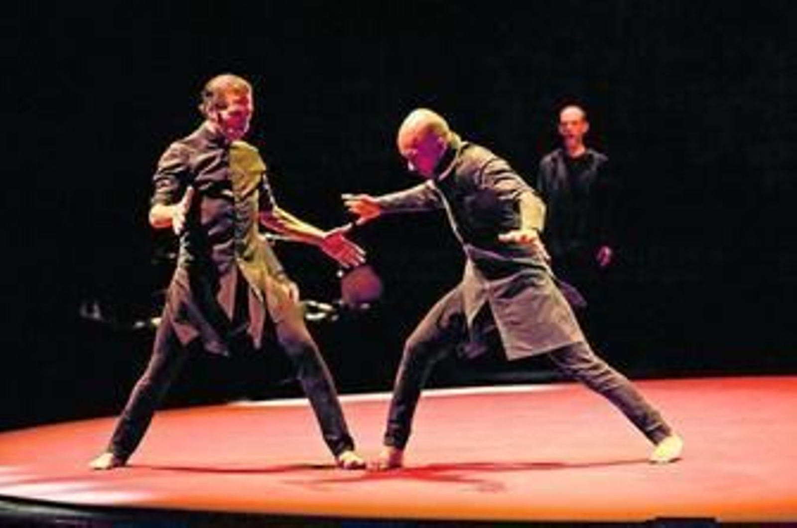 Los dos intérpretes y coreógrafos clausuraron en Madrid el Festival de Otoño a Primavera.