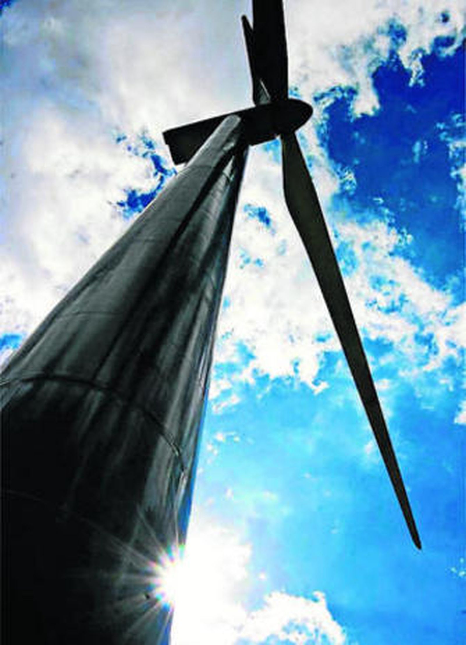 Un aerogenerador para producir energía eólica en el Campo de Gibraltar.