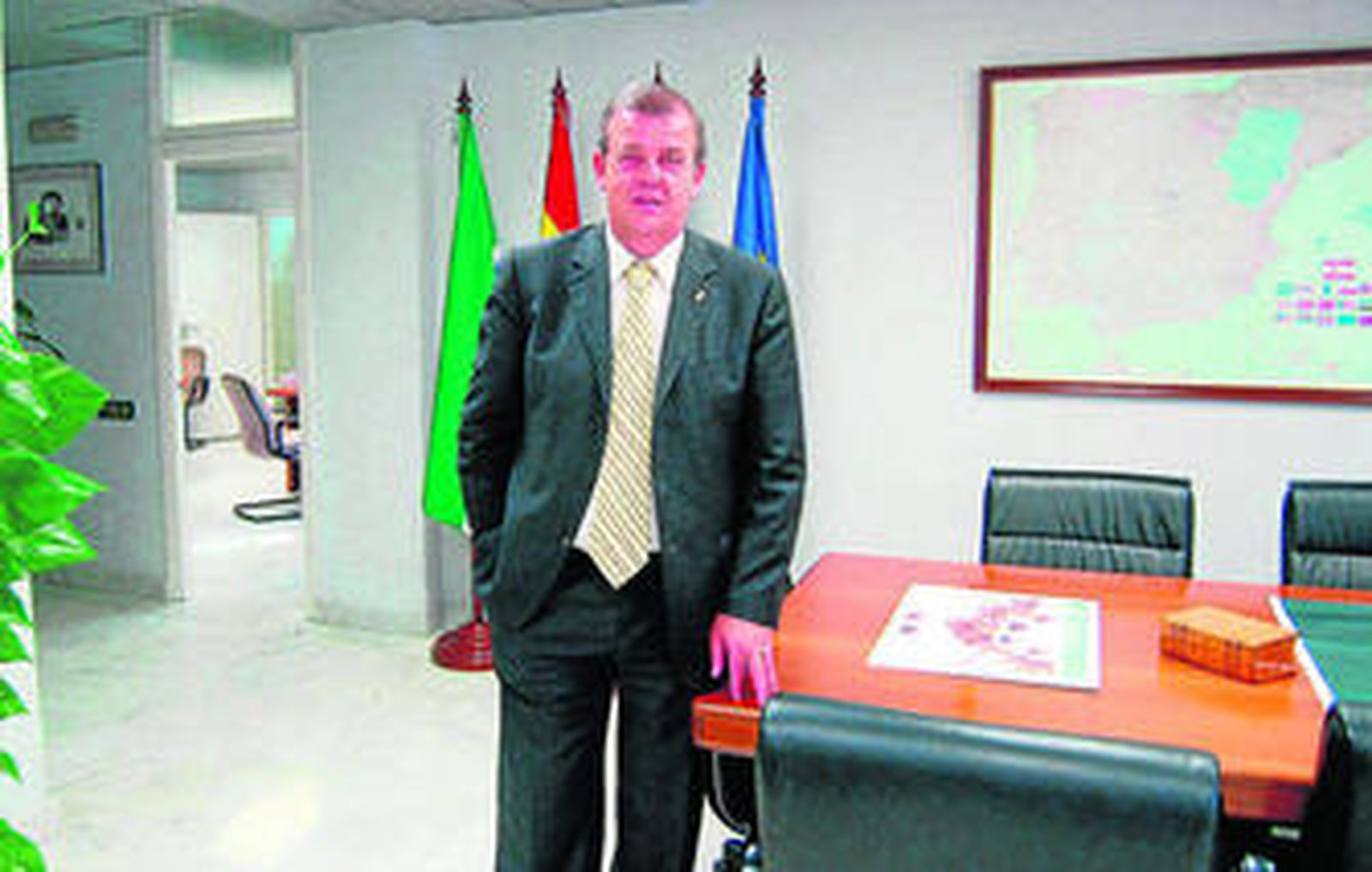 Juan Enciso en el despacho de la Alcaldía de El Ejido.