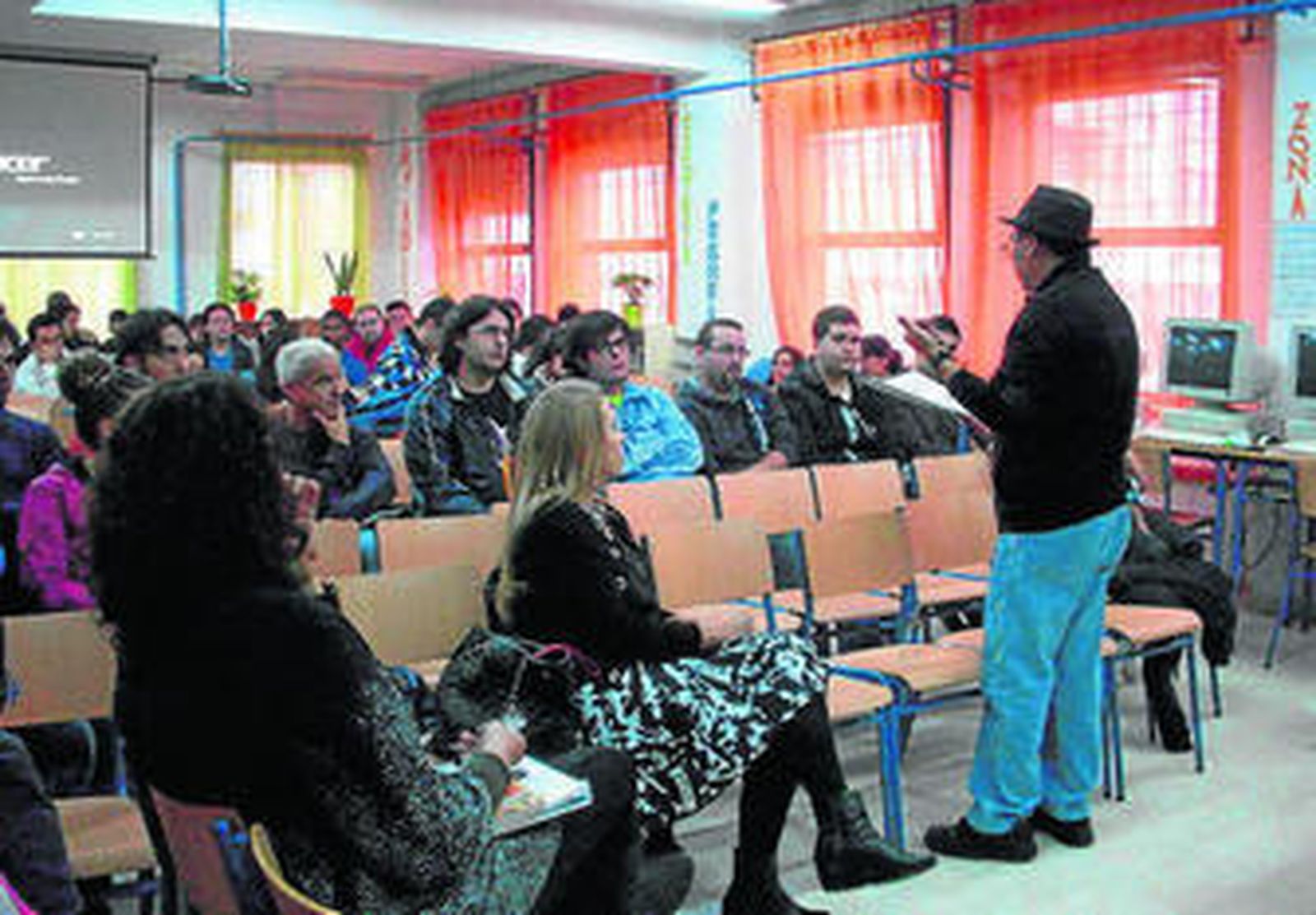 Acto de inauguración de la biblioteca.