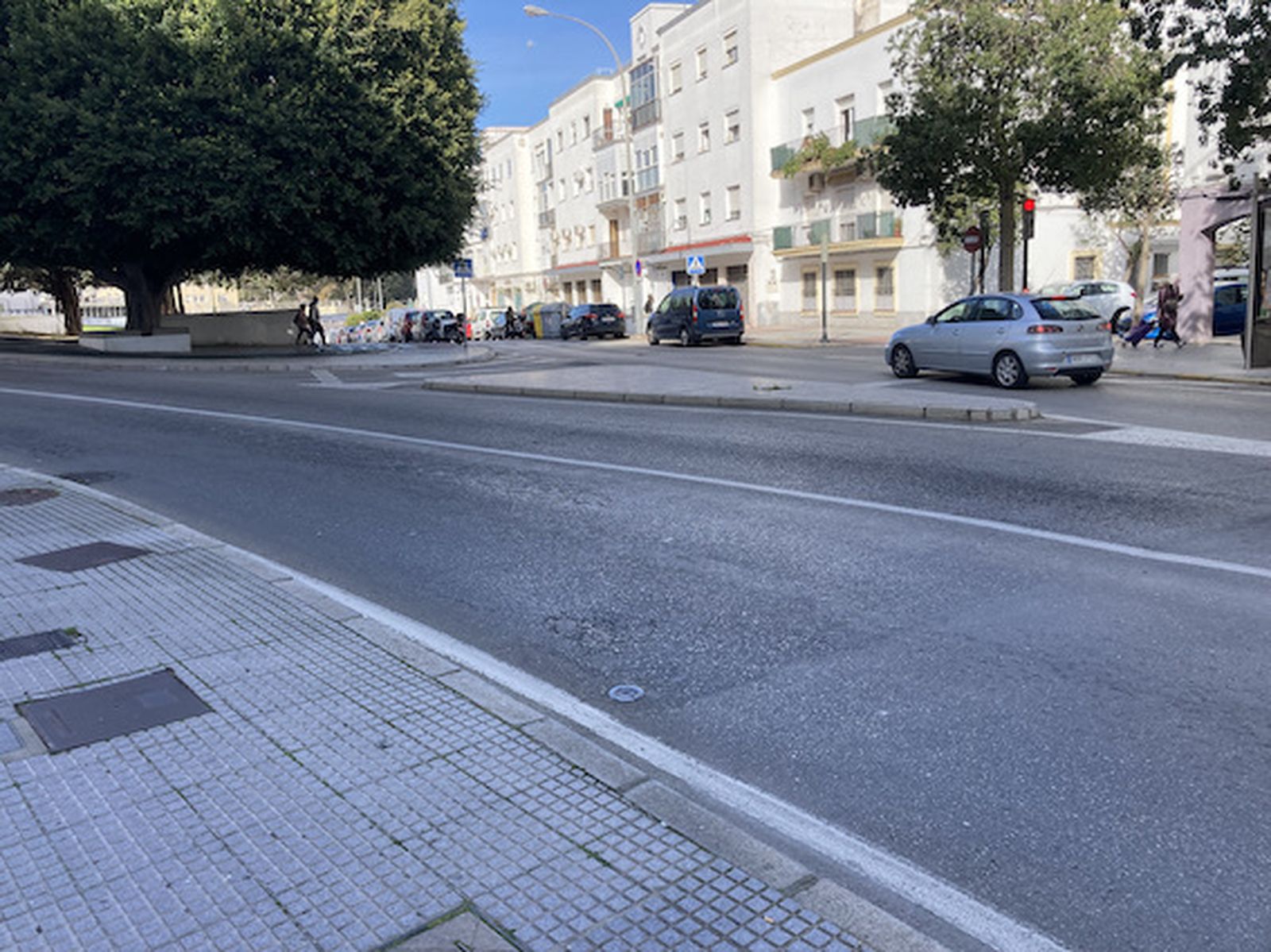 Así son los complicados accesos a los colegios de Cádiz