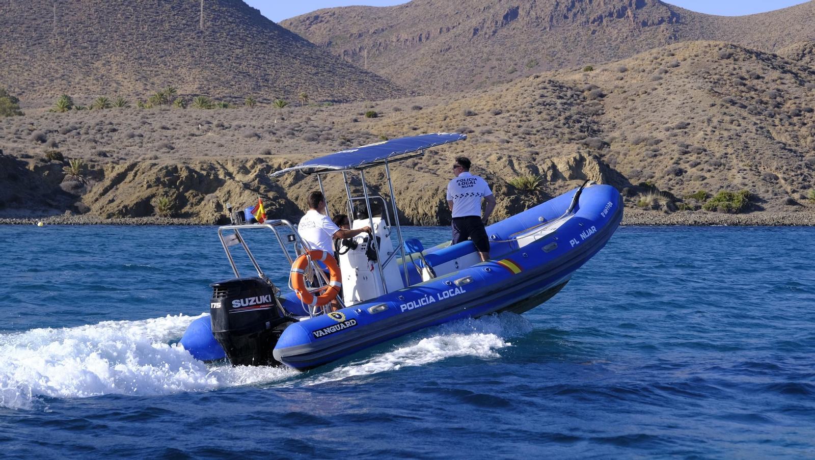 Una jornada con el servicio marítimo de la Policía Local de Níjar, en imágenes