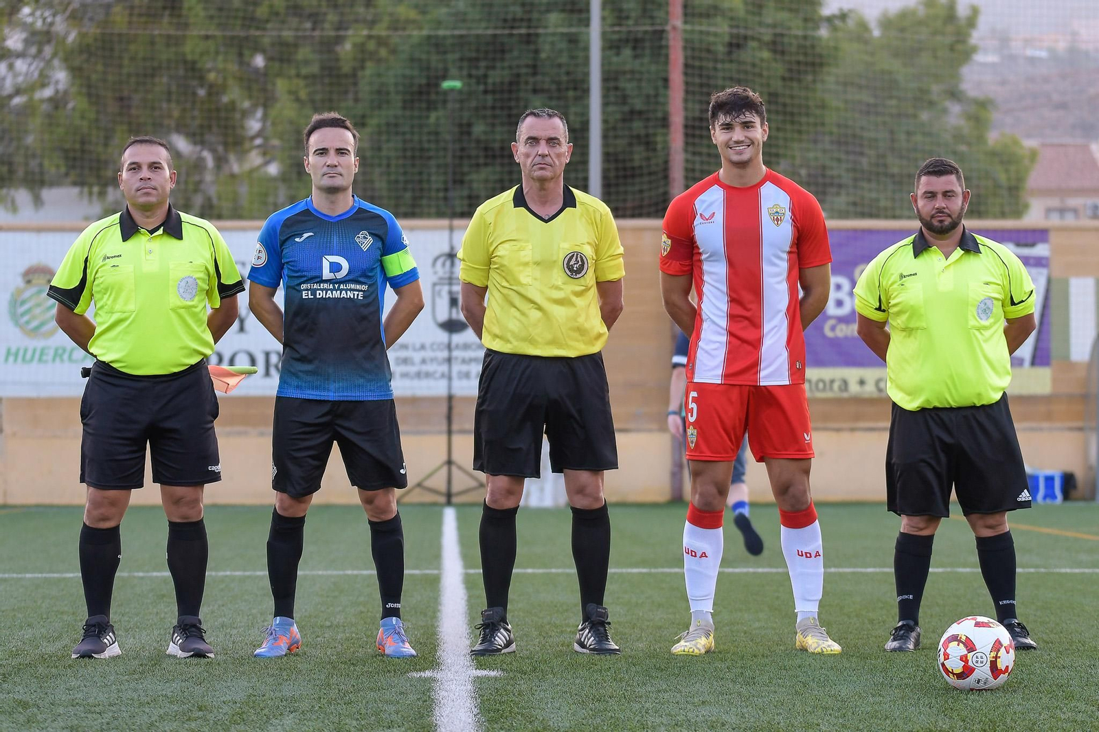 Linares y Paco Sanz fueron los capitanes de Poli Almería y Almería B.