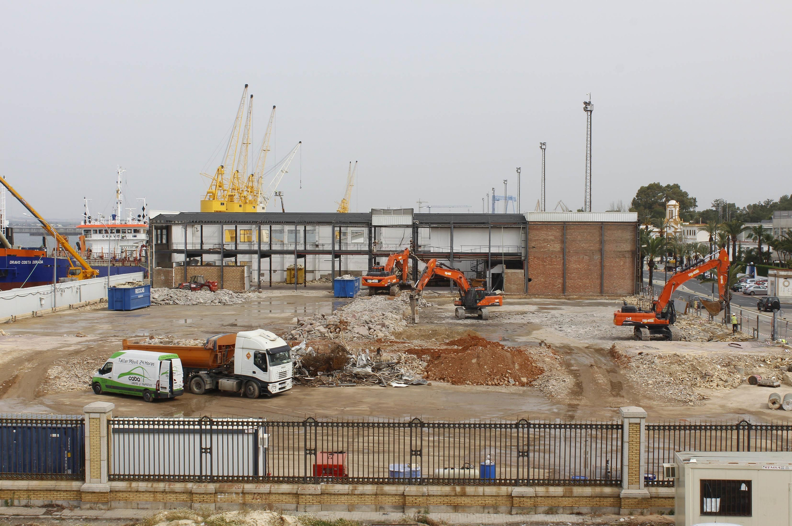 Las imágenes de la demolición de la nave de Crustamar