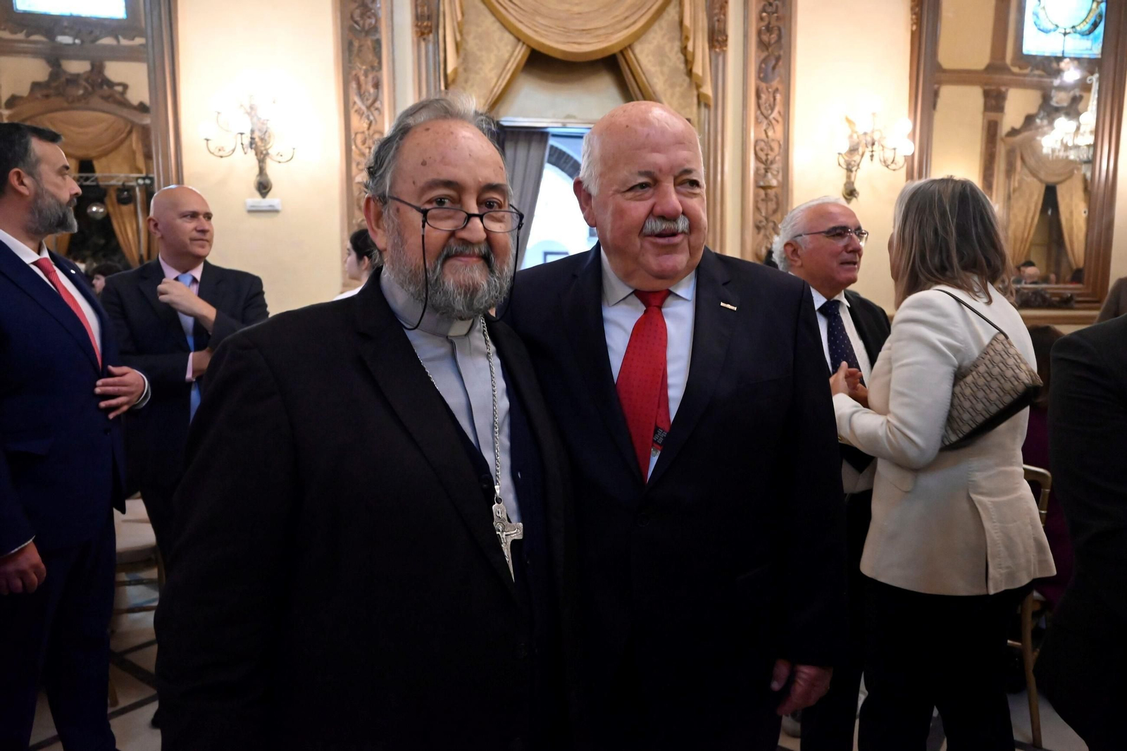 Las imágenes de la comida solidaria de la Fundación Bangassou en Córdoba