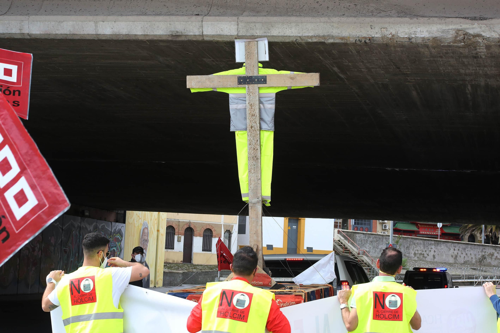 Marcha de los trabajadores contra el ERE de Holcim en Jerez