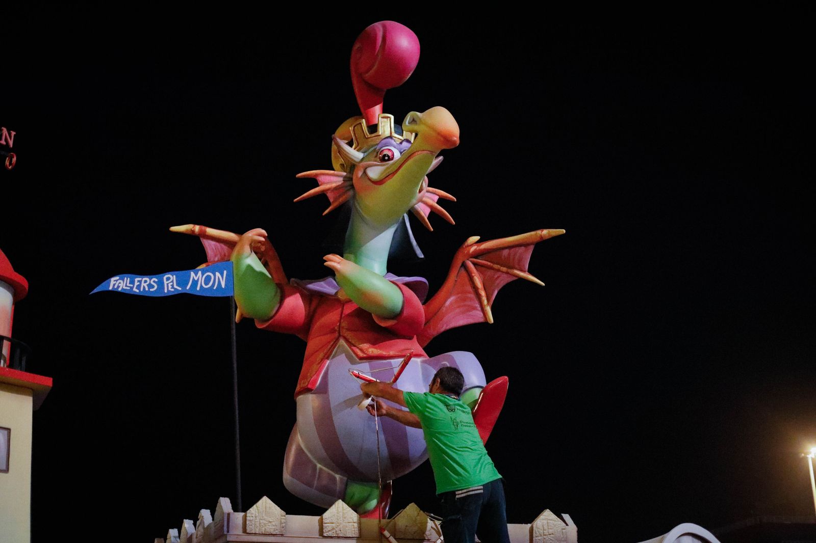 La cremá de las fallas cierra el ‘Fallers pel Món’ en imágenes