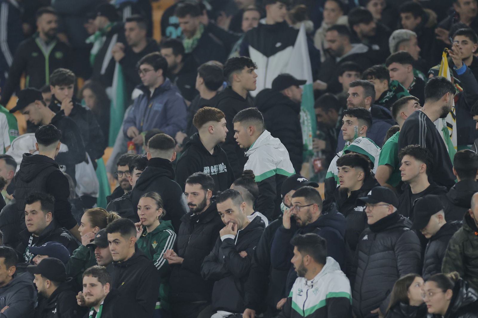 Buscate en las fotos del Betis - Feyenoord