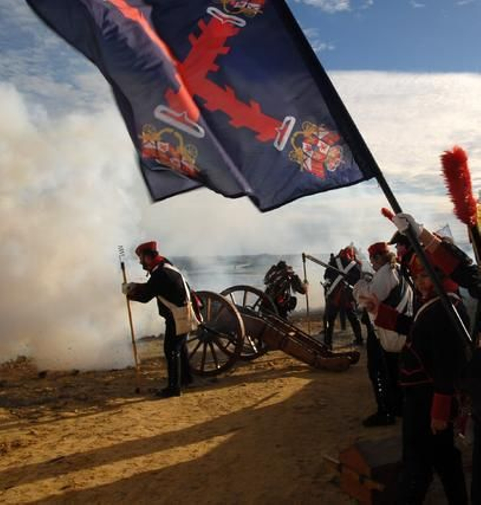 Unas 500 personas participan en la recreación de la batalla del Portazgo, en el entorno del puente Zuazo, con motivo del Bicentenario. 

Foto: Rioja