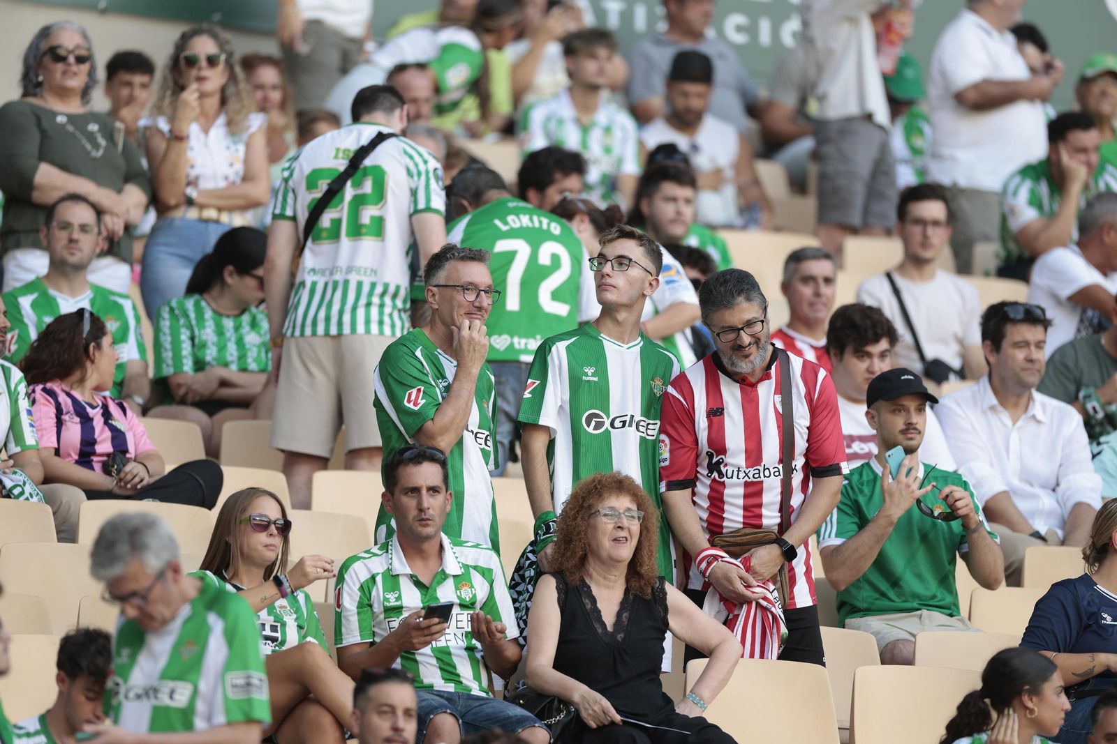 Búscate en las fotos del Betis - Athletic Club