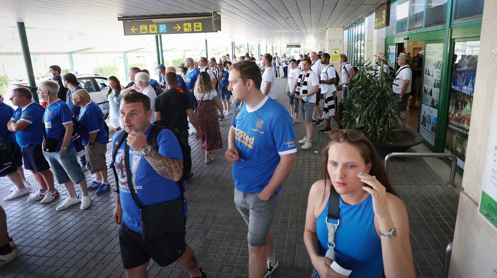 El Aeropuerto de Jerez recibe a hinchas de Glasgow Rangers y Eintracht Frankfurt
