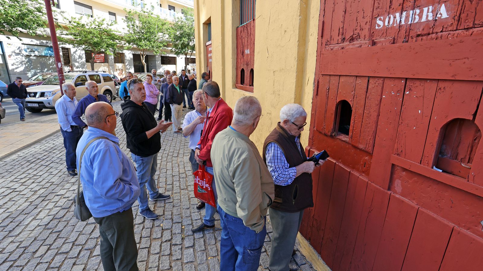 Colas para comprar las entradas de la Feria Taurina de Jerez 2023