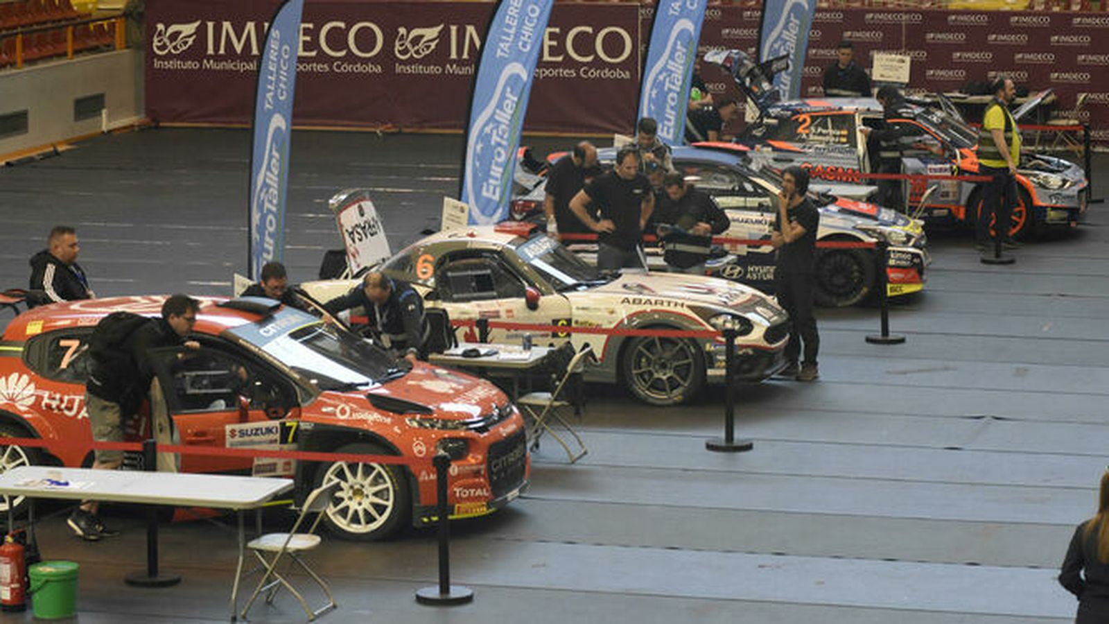 Los coches de los favoritos pasan las verificaciones técnicas en Vista Alegre.