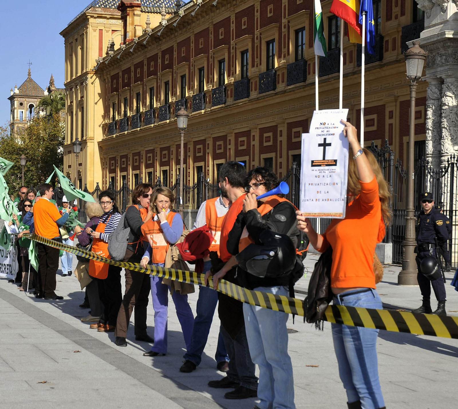 Manifestación de funcionarios frente al Palacio de San Telmo