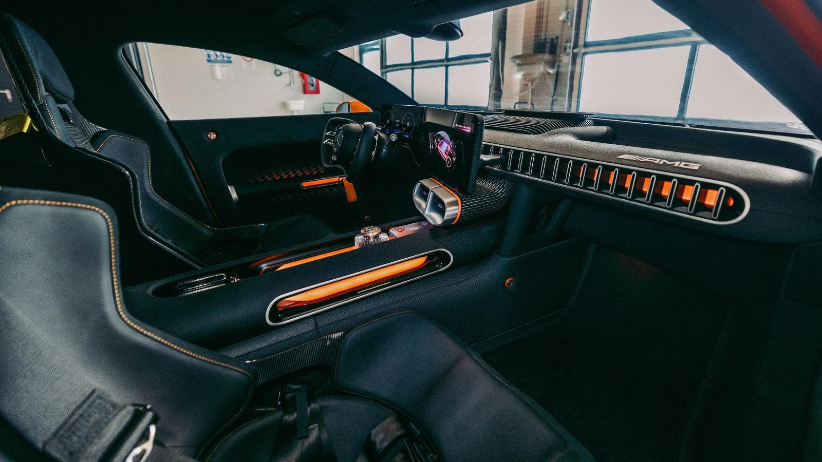 Elementos del interior, como los asientos, podrían trasladarse al futuro AMG eléctrico de producción en serie.