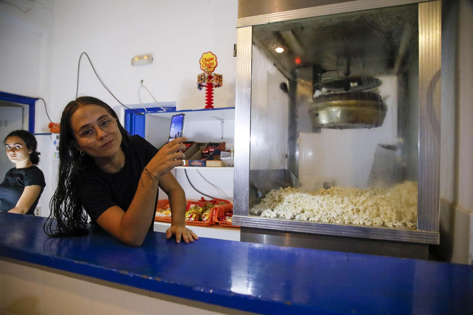 Imágenes de la última proyección en el cine de verano de Garrucha Imágenes de la última proyección en el cine de verano de Garrucha