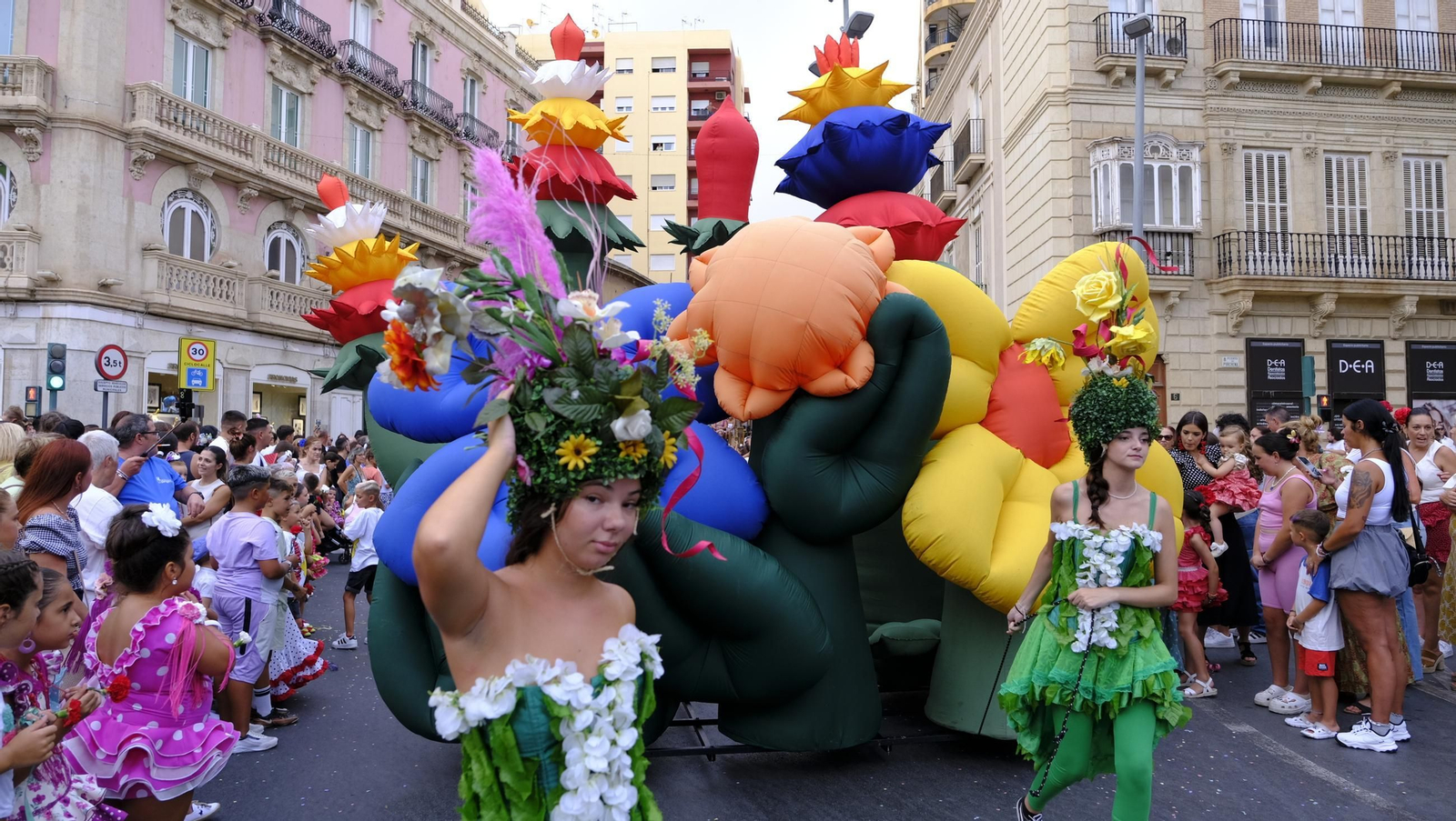Las mejores imágenes de la Batalla de Flores de Almería