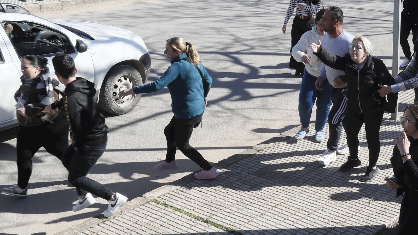 Familiares de la víctima de El Rubio increpan al asesino.
