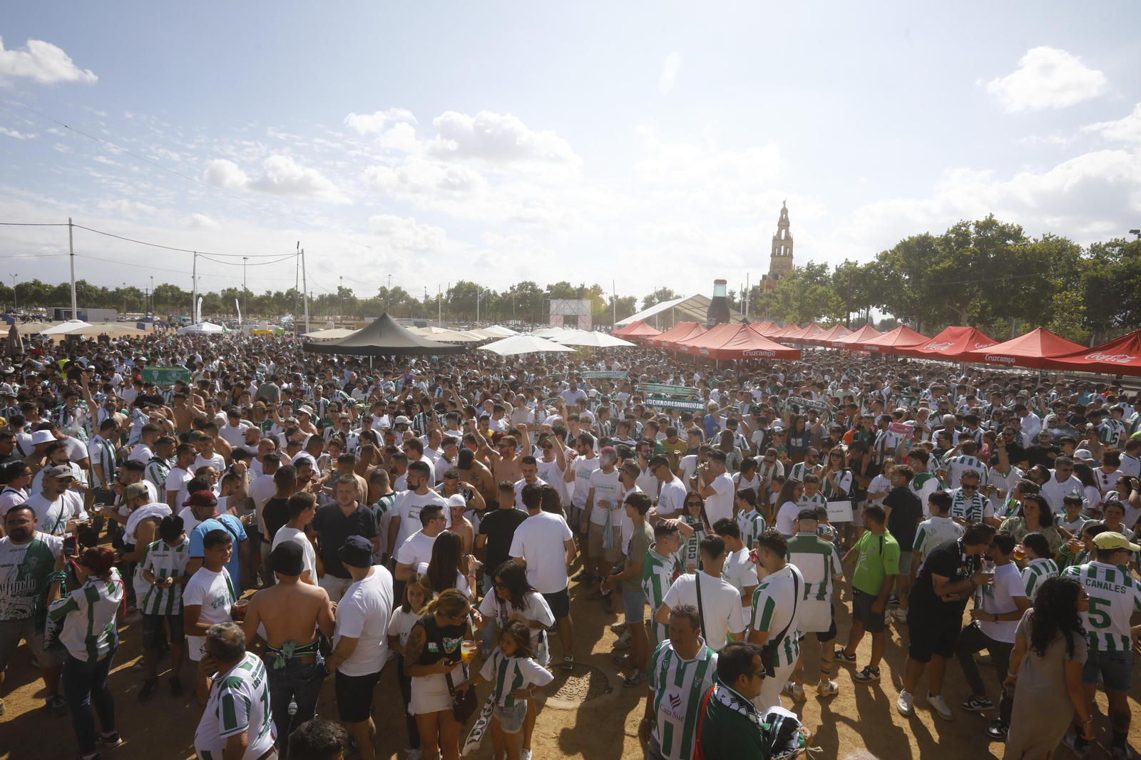 Las mejores fotos de la 'Fan Zone' del Córdoba CF antes del partido ante la Ponferradina