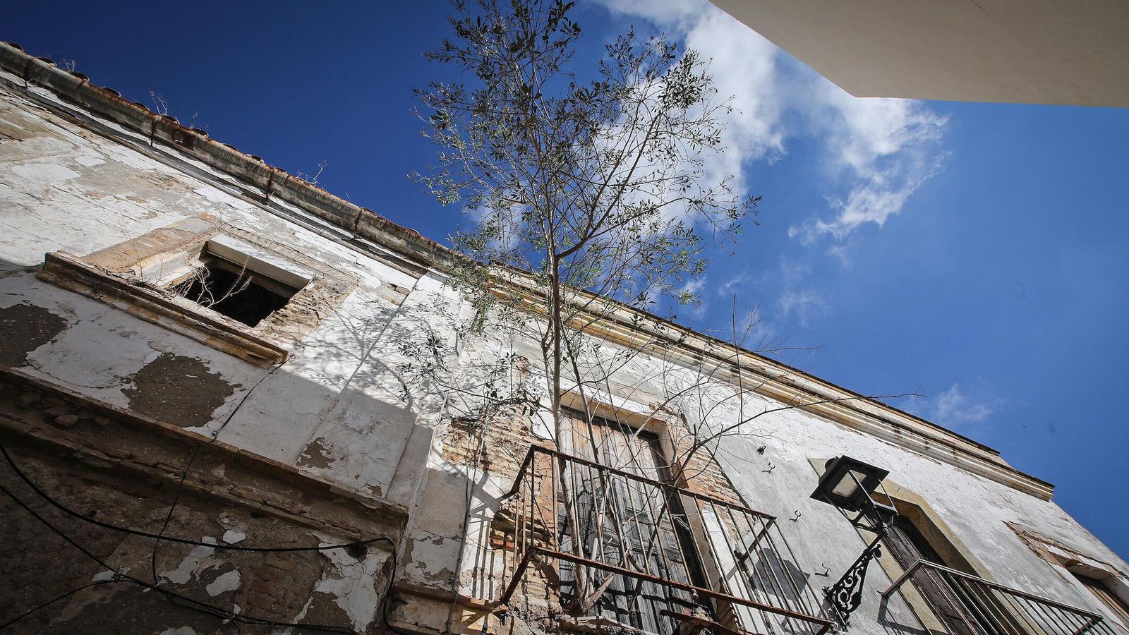 Imagen de la finca del número 12 de la calle Juana de Dios Lacoste cuya venta forzosa ha sido promovida por el Ayuntamiento.