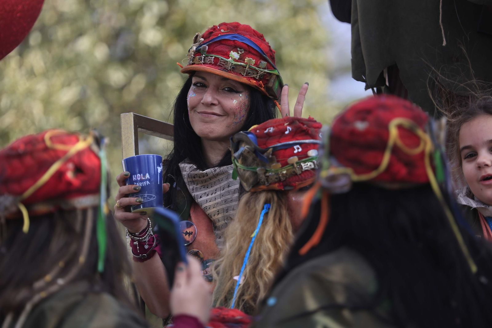 Búscate en las fotos del pasacalles del Carnaval de Tarifa 2026