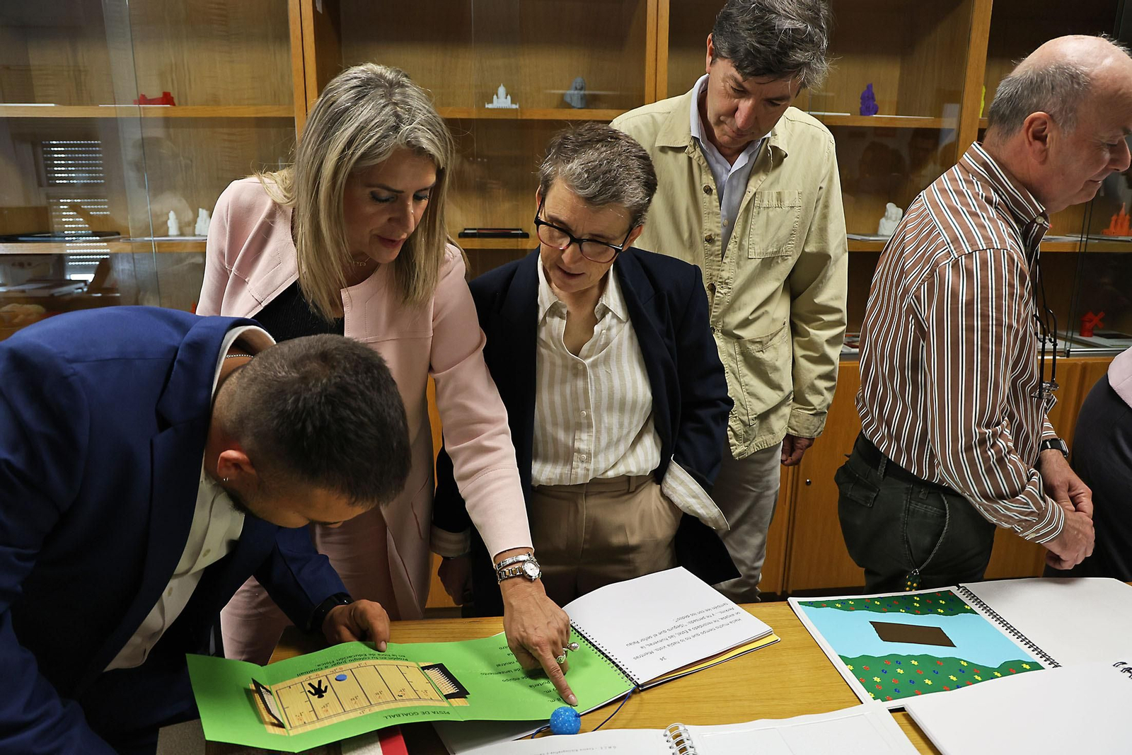 Inauguración de la Semana del Grupo Social ONCE y exposición de material educativo, braille y tiflotécnico
