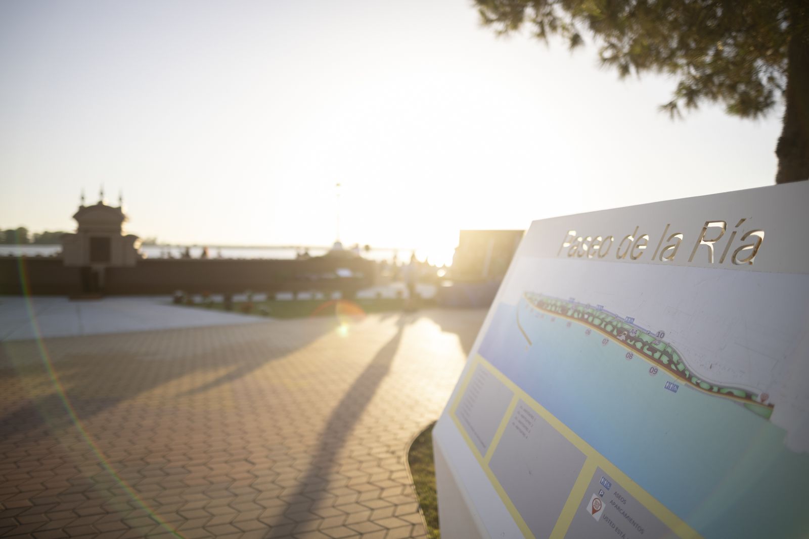 Imágenes de la inauguración De la Fuente de las Naciones en el Paseo de la Ría