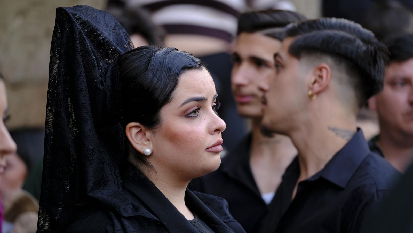 Estudiantes en la Semana Santa de Almería 2025