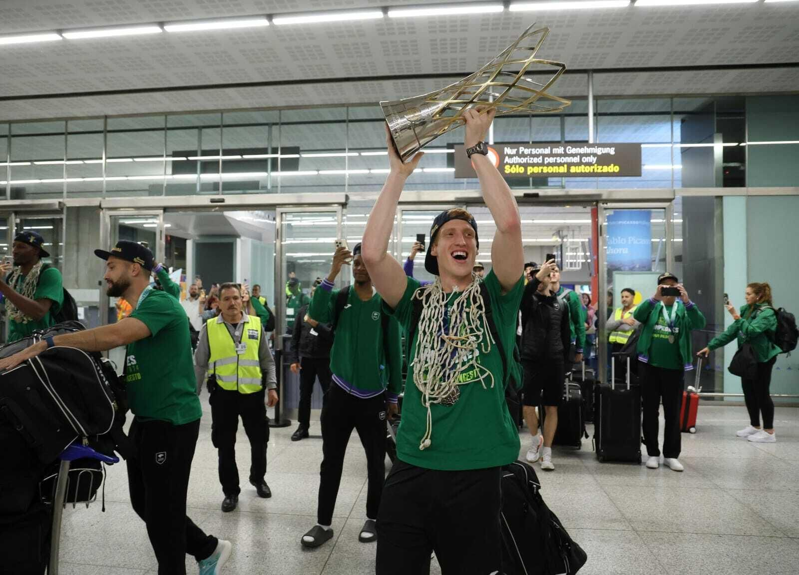 La llegada de los héroes de Belgrado, en imágenes