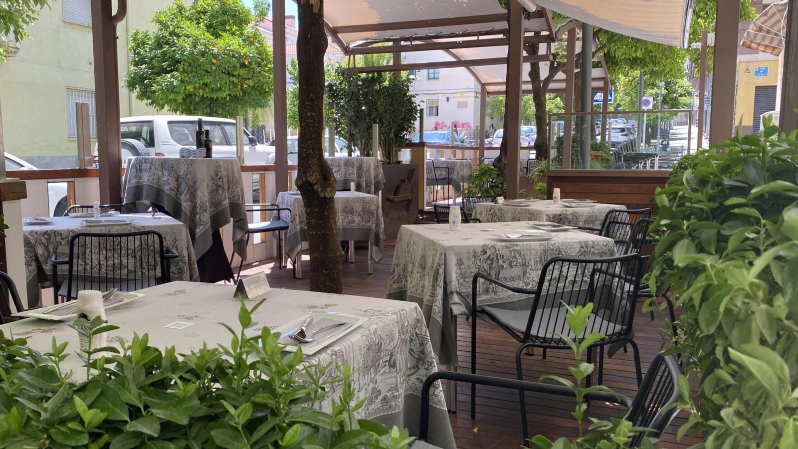 Terraza del restaurante Casa Antonio en Jaén.