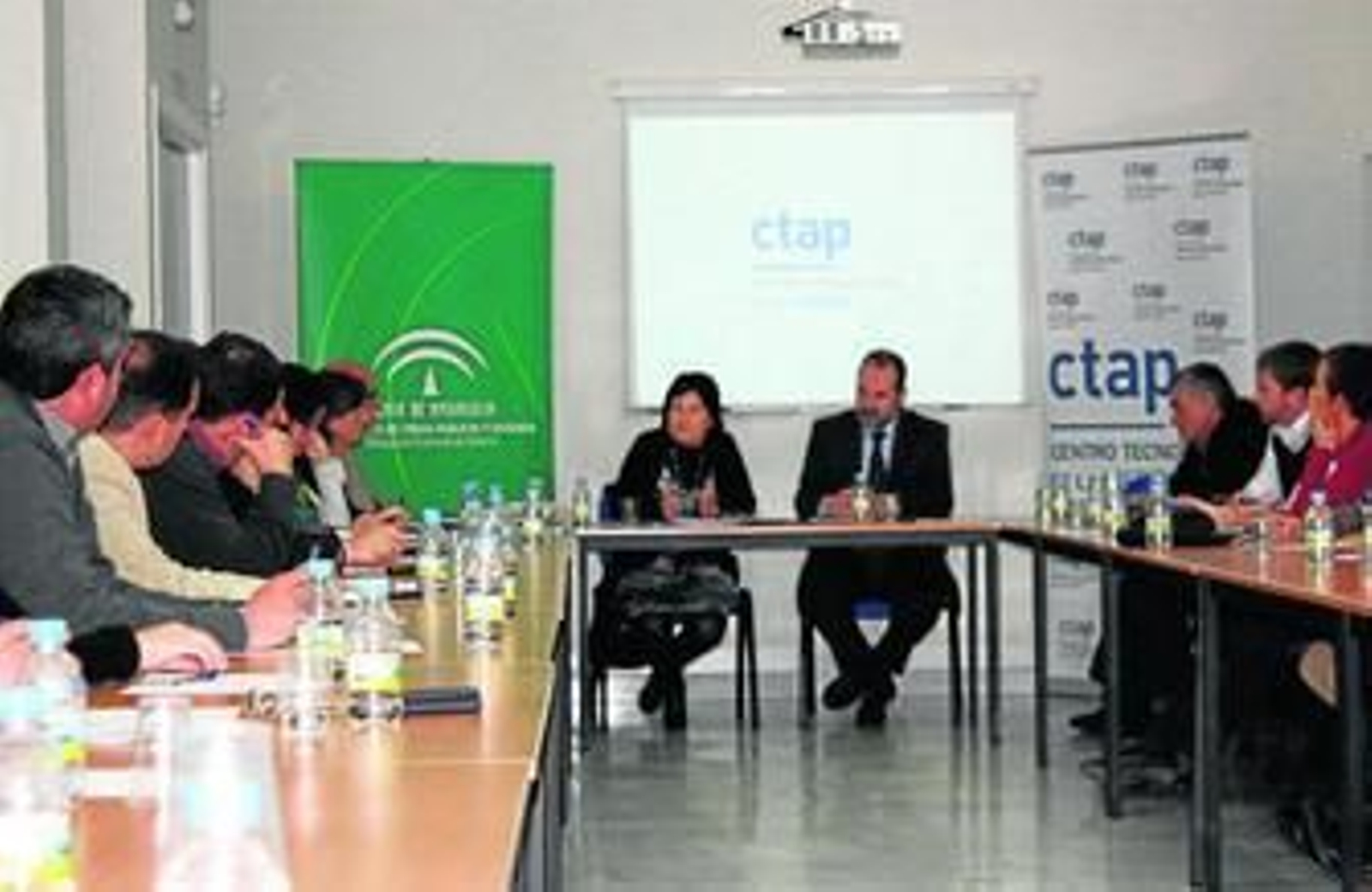 Momento de la reunión entre el delegado de Obras Públicas, la secretaria de Ordenación del Territorio y los alcaldes del Almanzora.