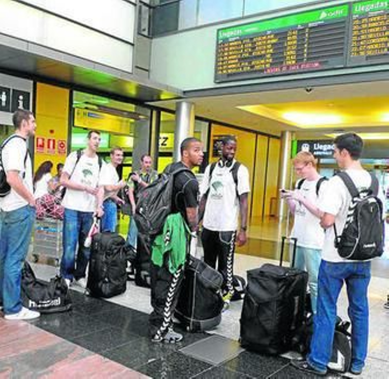 La expedición cajista, a punto de marchar a Viella.