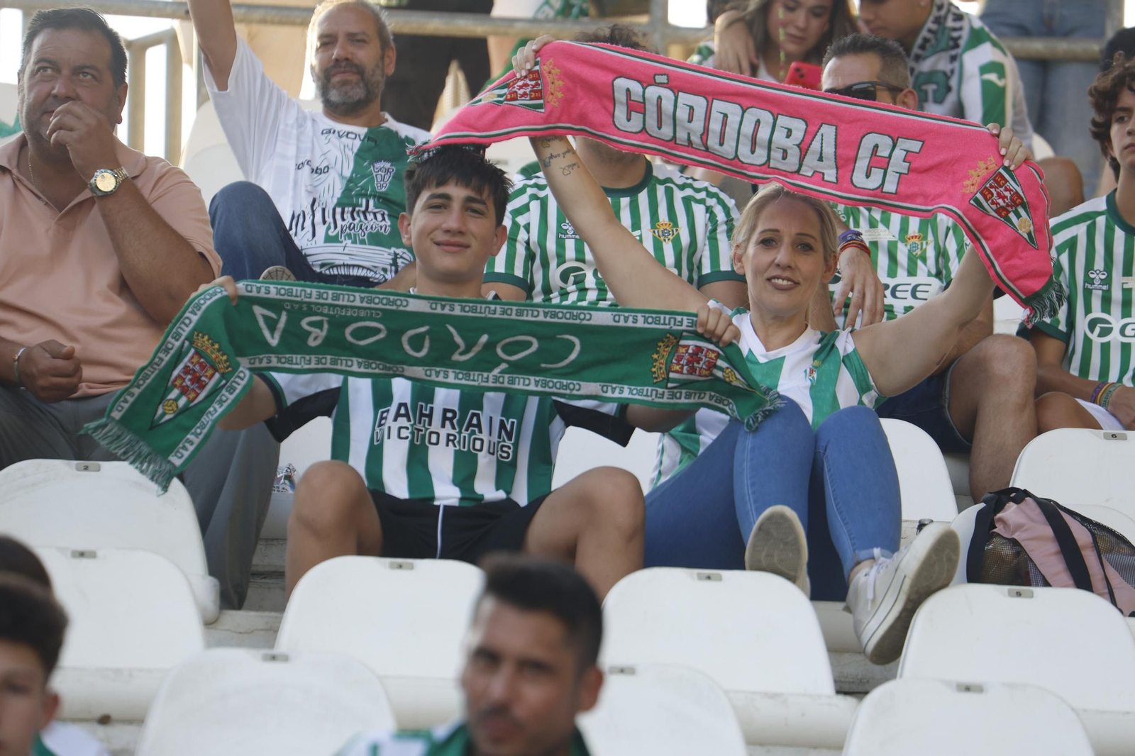 Las mejores fotos del ambiente en El Arcángel para el Córdoba CF - Real Betis