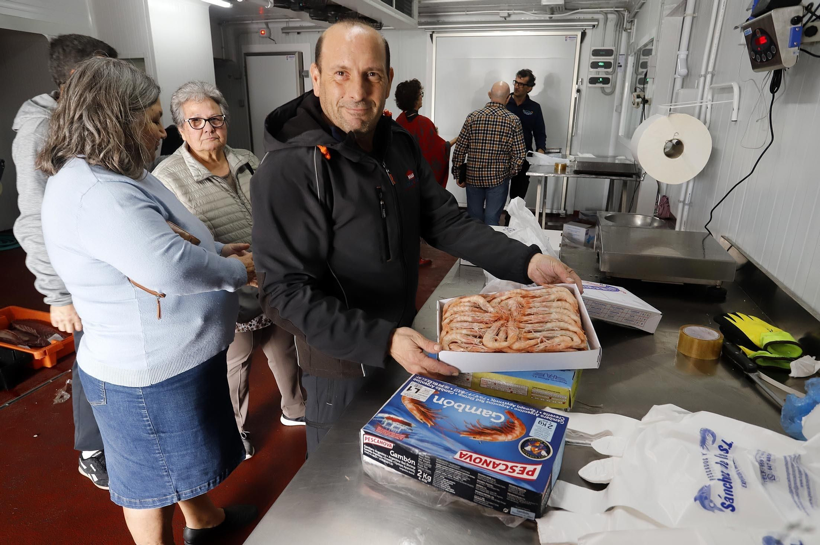 La gamba de Huelva, reina del mercado en los días previos a la Navidad