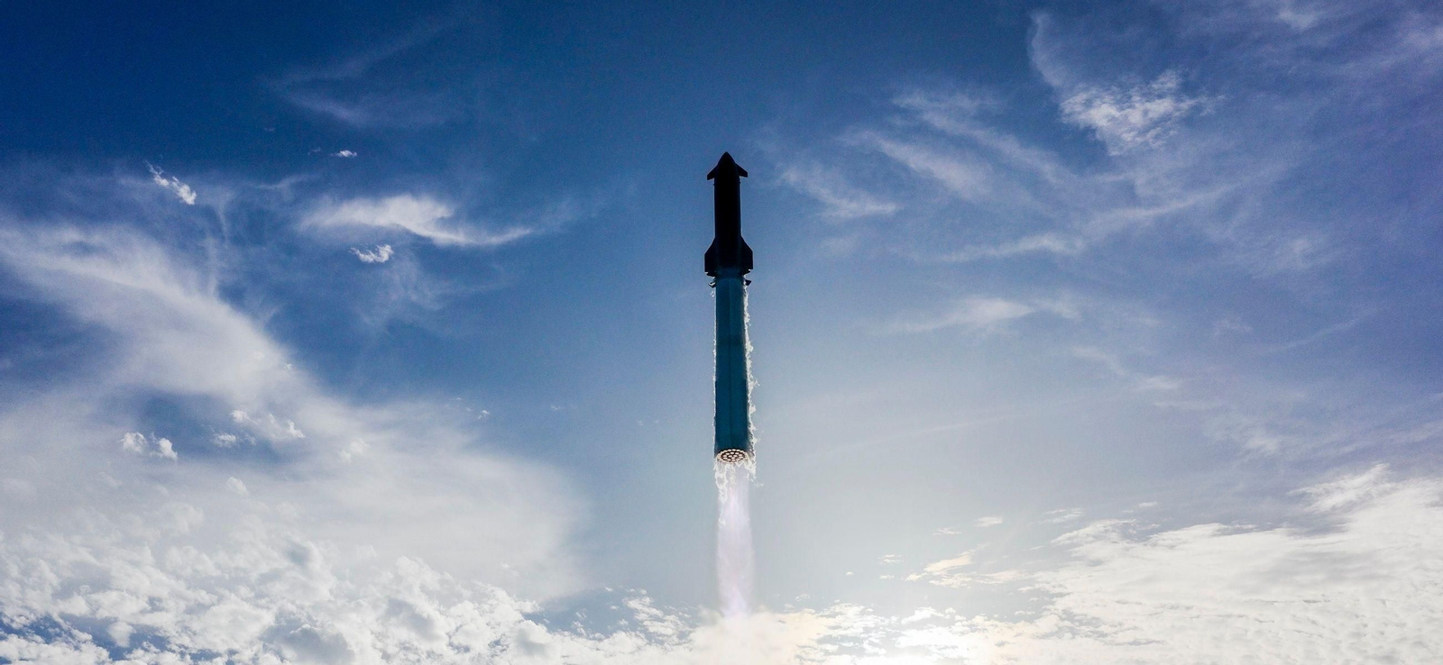 La nave Starship de SpaceX culmina al fin su décima prueba, sin fallos y sin explotar