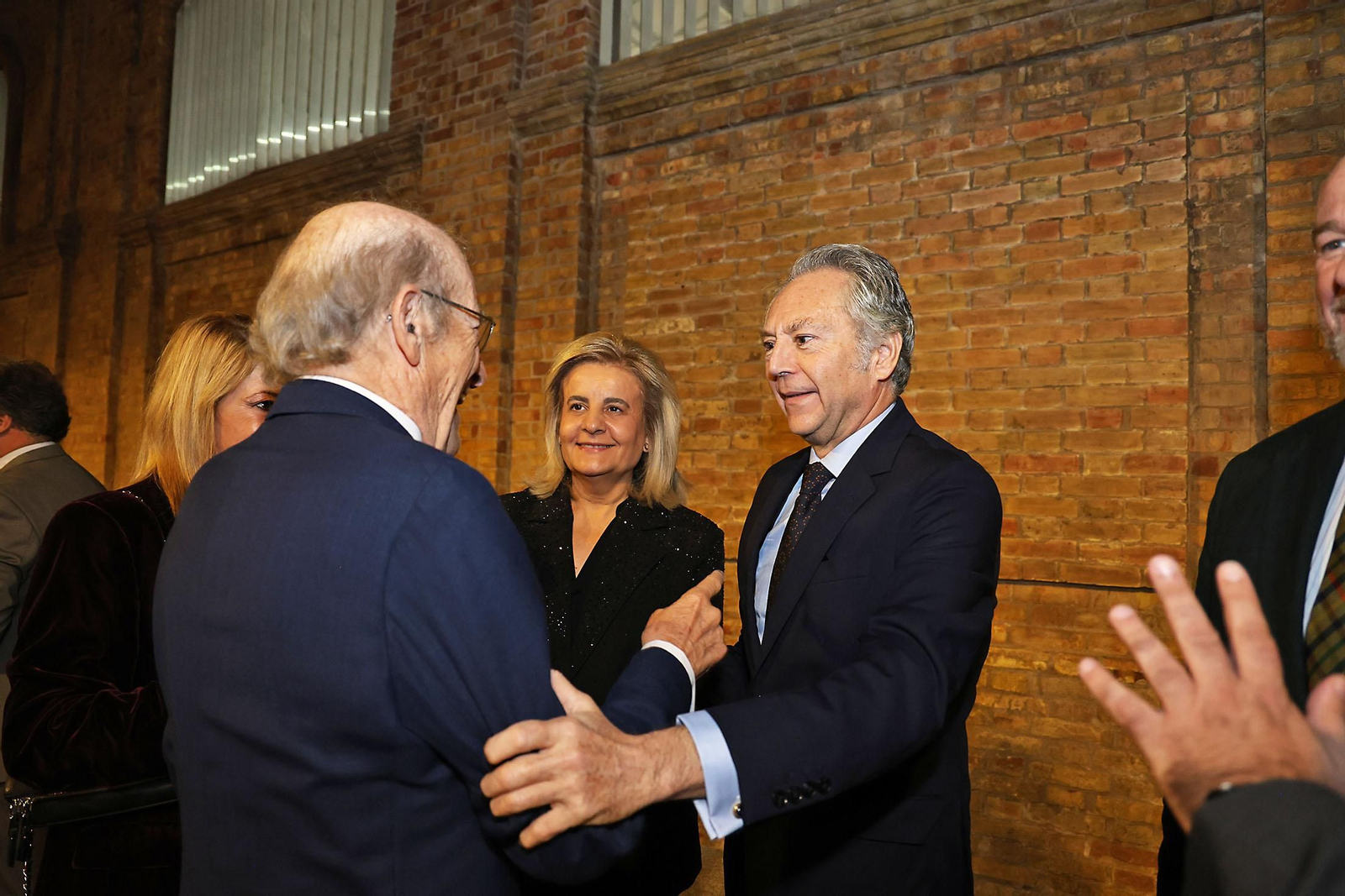 Imágenes de los invitados a la gala de los  37 premios Onubenses del Año