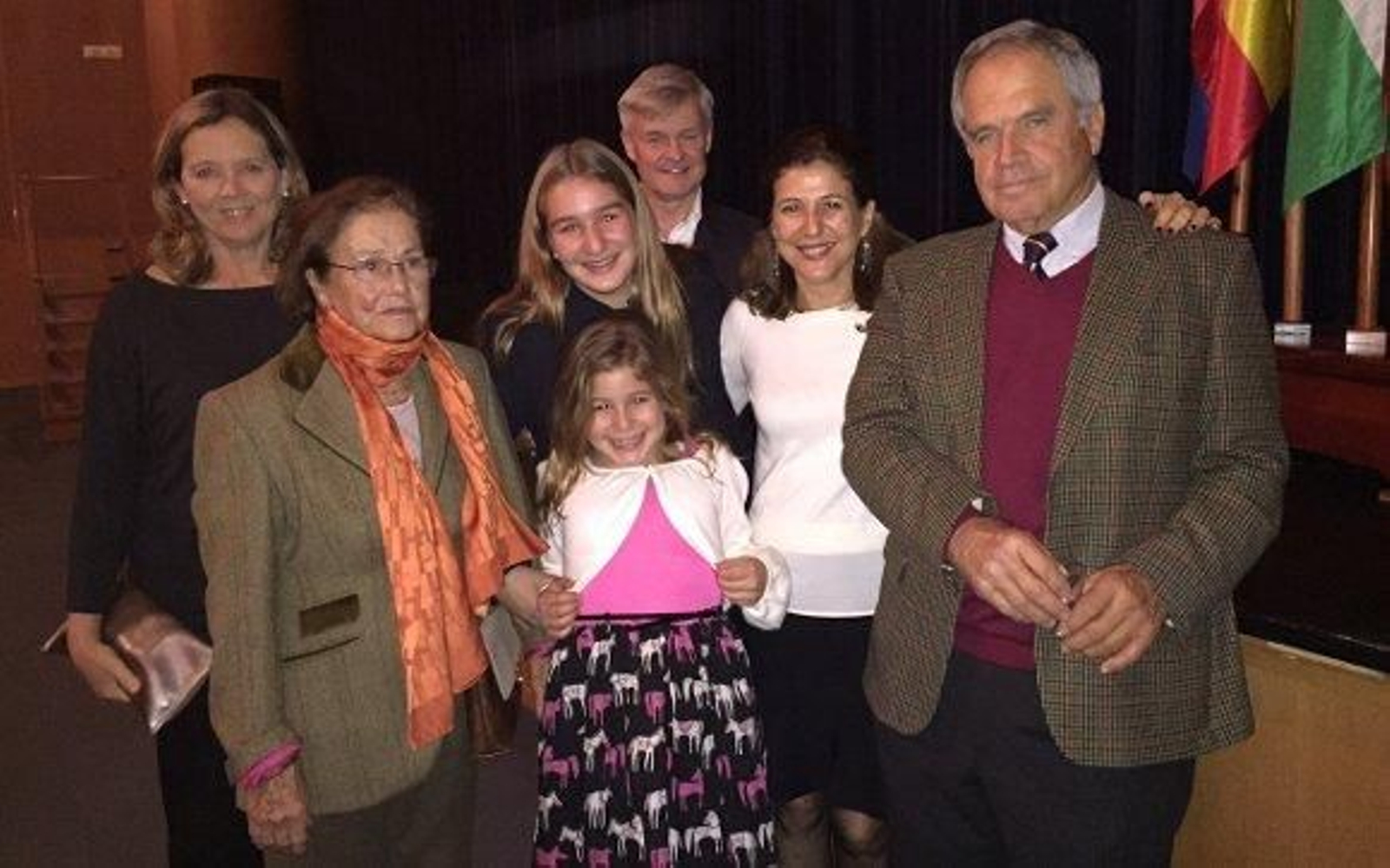 Cristina Villanueva, Ana Galán, Victoria y Anamaría Oakden, el embajador del Reino Unido en Amán Edward Oakden, Ana Romero y Domingo Galán.

Foto: Ignacio Casas de Ciria